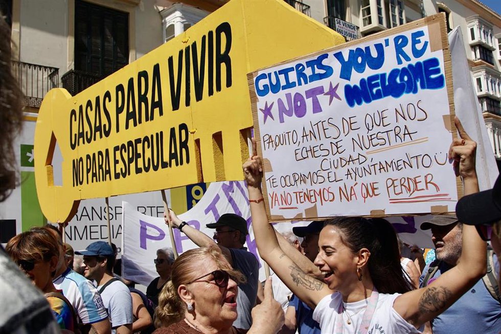 Archivo - Manifestación del 27J por la vivienda en Málaga.