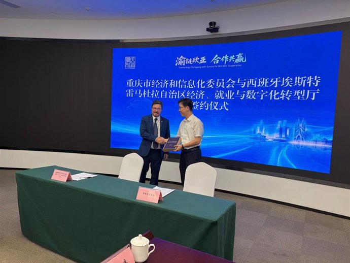 El consejero de Economía, Empleo y Transformación Digital, Guillermo Santamaría, en su memorando en Chongqing