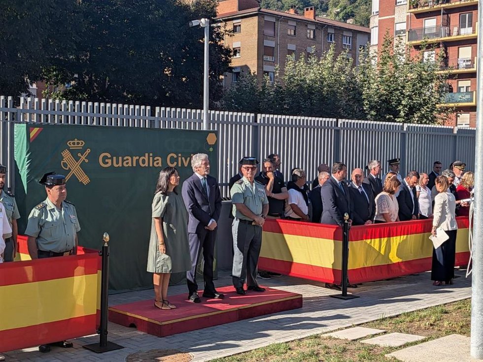 El ministro de Interior, Fernando Grande-Marlaska, en la inauguración del nuevo cuartel de la Guardia Civil de Mieres.