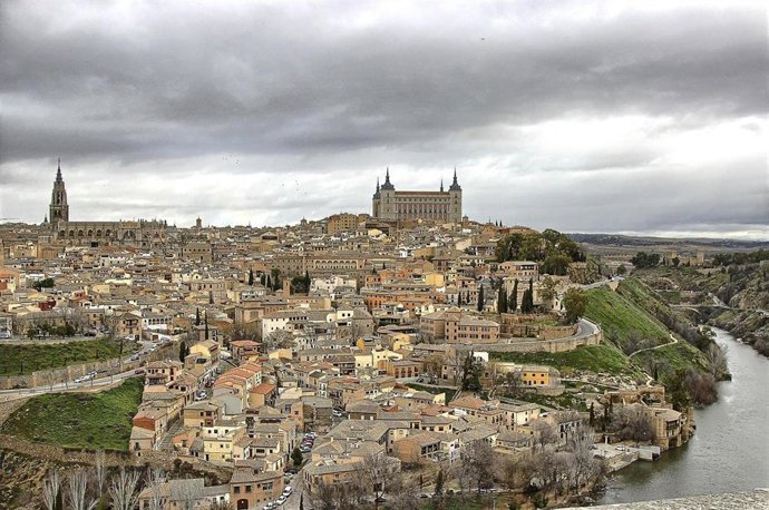 Archivo - Vista panorámica de la ciudad de Toledo.