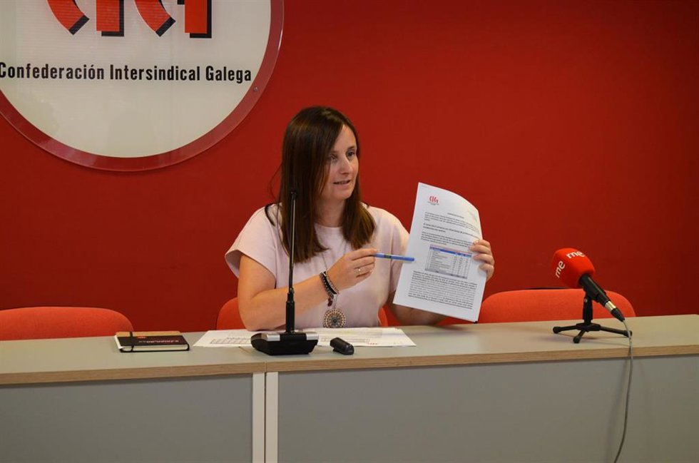 La responsable de CIG-Ensino, Laura Arroxo, en rueda de prensa