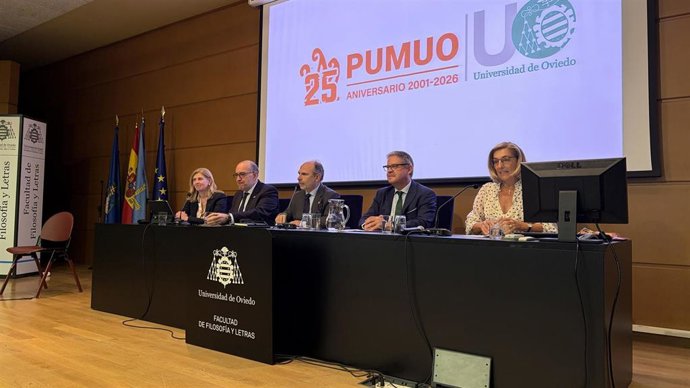 La Universidad de Oviedo celebra en el Salón de Actos de la Biblioteca de Humanidades Emilio Alarcos Llorach, del campus de El Milán, el 25 aniversario de su programa para mayores PUMUO