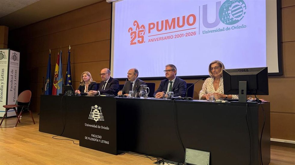 La Universidad de Oviedo celebra en el Salón de Actos de la Biblioteca de Humanidades Emilio Alarcos Llorach, del campus de El Milán, el 25 aniversario de su programa para mayores PUMUO