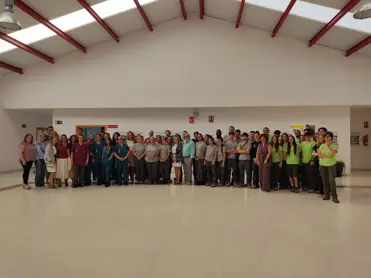 Foto de familia de la visita de la delegada de Empleo, Empresa y Trabajo Autónomo y de Inteligencia Artificial, Desarrollo Digital y Administración Pública en Málaga, Carmen Sánchez Sierra, a Alhaurín de la Torre (Málaga).
