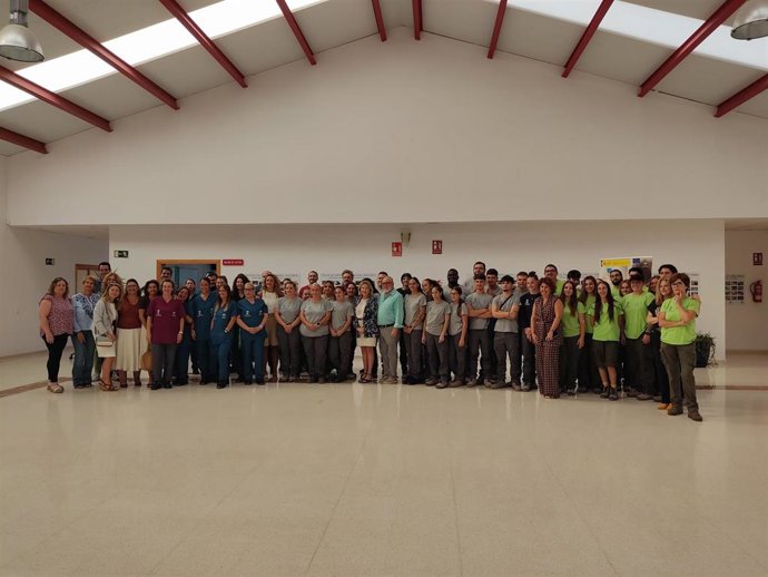 Foto de familia de la visita de la delegada de Empleo, Empresa y Trabajo Autónomo y de Inteligencia Artificial, Desarrollo Digital y Administración Pública en Málaga, Carmen Sánchez Sierra, a Alhaurín de la Torre (Málaga).