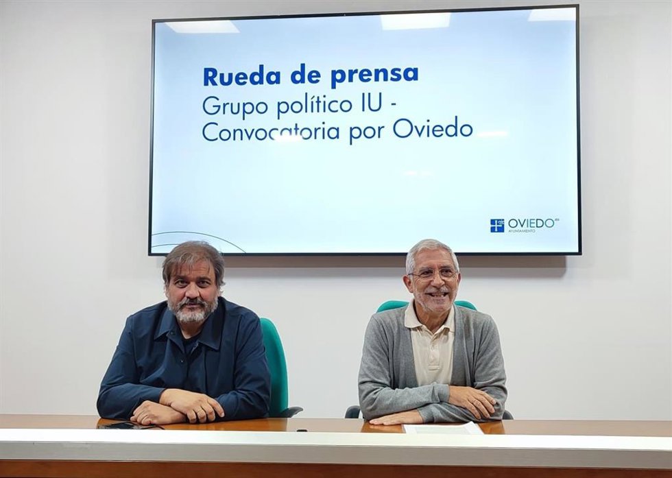 El portavoz de IU-Convocatoria por Oviedo, Gaspar Llamazares, y el concejal Alejandro Suárez.