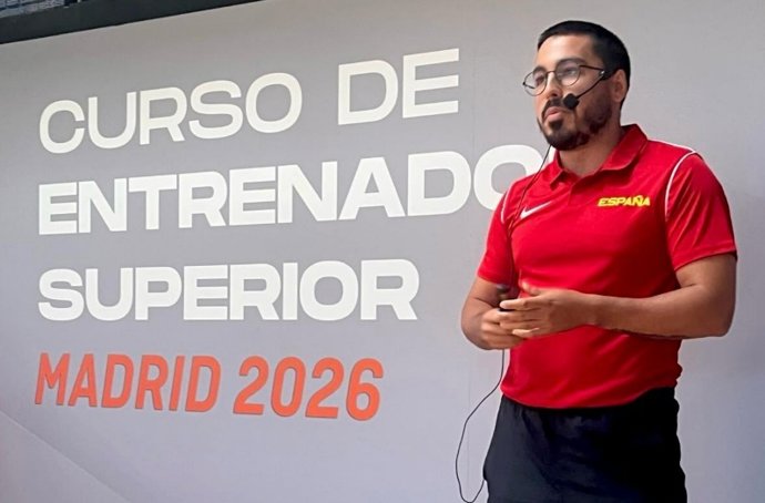 Víctor Ramos durante una charla en el Curso de Entrenadores