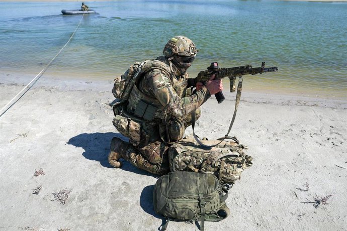 Un militar de l'Exèrcit de Rússia en la província ucraïnesa de Kherson parcialment ocupada en el marc de la invasió deslligada al febrer del 2022 (arxiu)