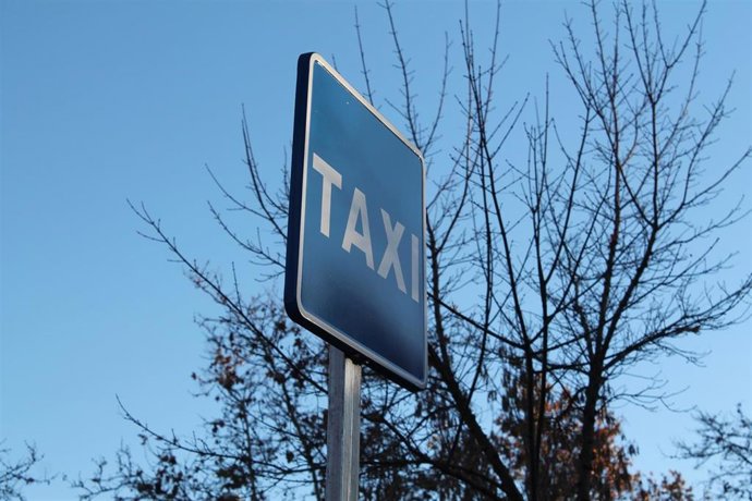 Archivo - PARADA DE TAXI