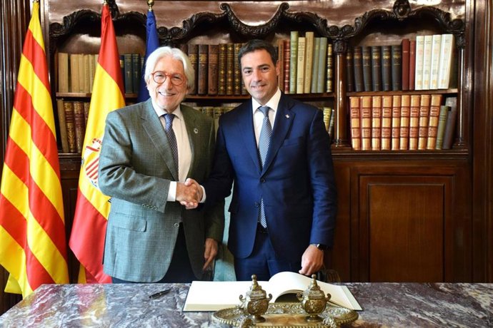 El lehendakari Imanol Pradales y el presidente de Foment del Treball, Josep Sánchez Llibre.