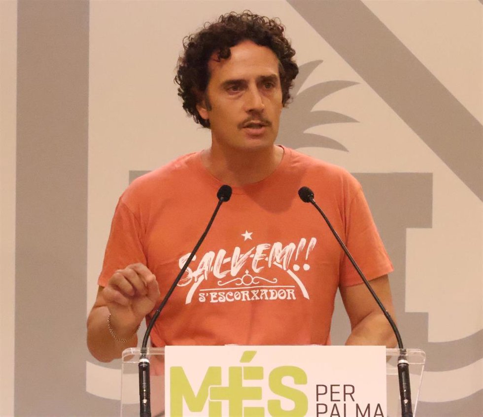El candidato de MÉS per Palma al Ayuntamiento de Palma, David Pujol, en una rueda de prensa.