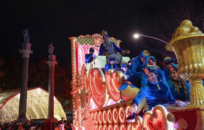 Archivo - La carroza del Rey Melchor en la Cabalgata de Reyes Magos. En archivo.