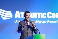 Moreno destaca el "liderazgo industrial" de Huelva y subraya que Andalucía "cuadruplica" el crecimiento nacional