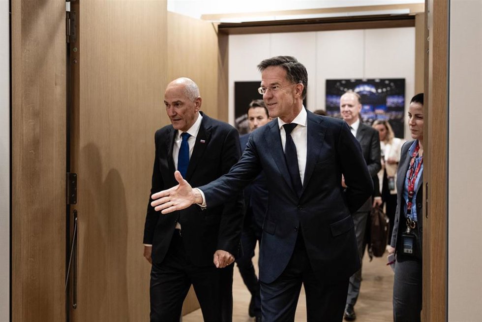El secretario general de la OTAN, Mark Rutte, con el primer ministro de Eslovenia, Janez Janša