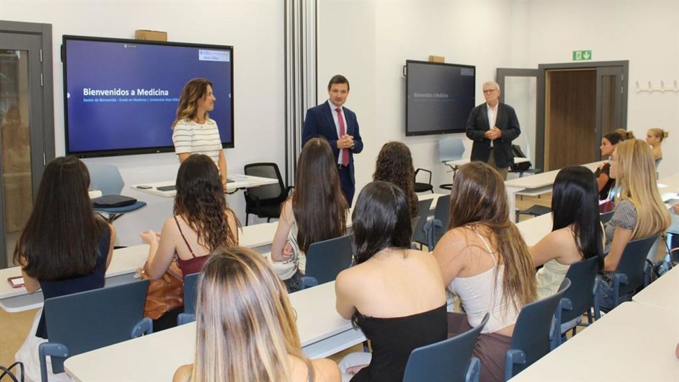 Primer día de la primera promoción del Grado en Medicina de la CEU UAO.