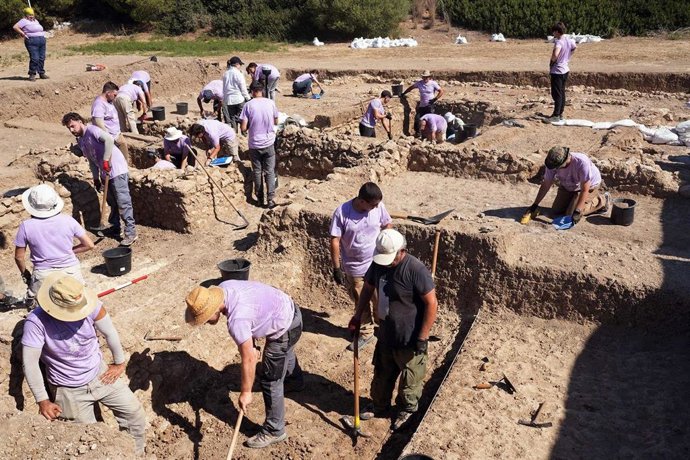 Investigación arqueológica en Cerro del Villar (Málaga).