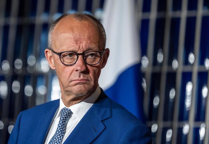 El canciller de Alemania, Friedrich Merz, comparece ante la prensa desde Rovaniemi, en Finlandia, a donde se ha desplazado para participar en una cumbre de la Unión Europea (UE) sobre el Ártico