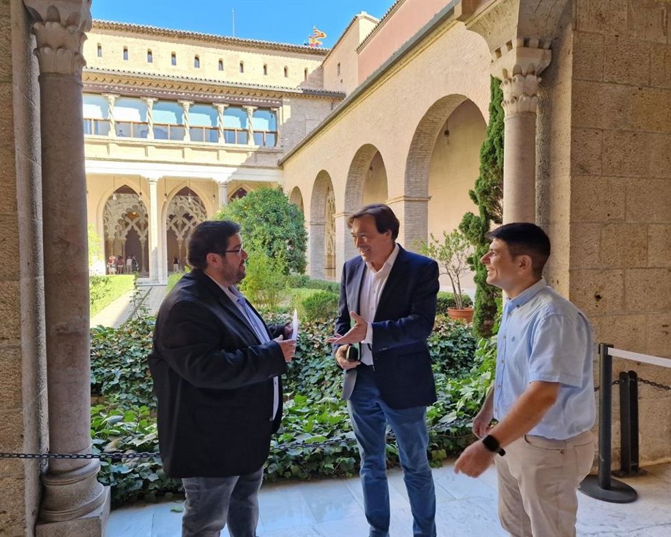 El portavoz de A-TE, Tomás Guitarte, el vicepresidente de la Comarca del Bajo Aragón, Alberto Carmona, y el concejal de Mequinenza Manuel Molina.