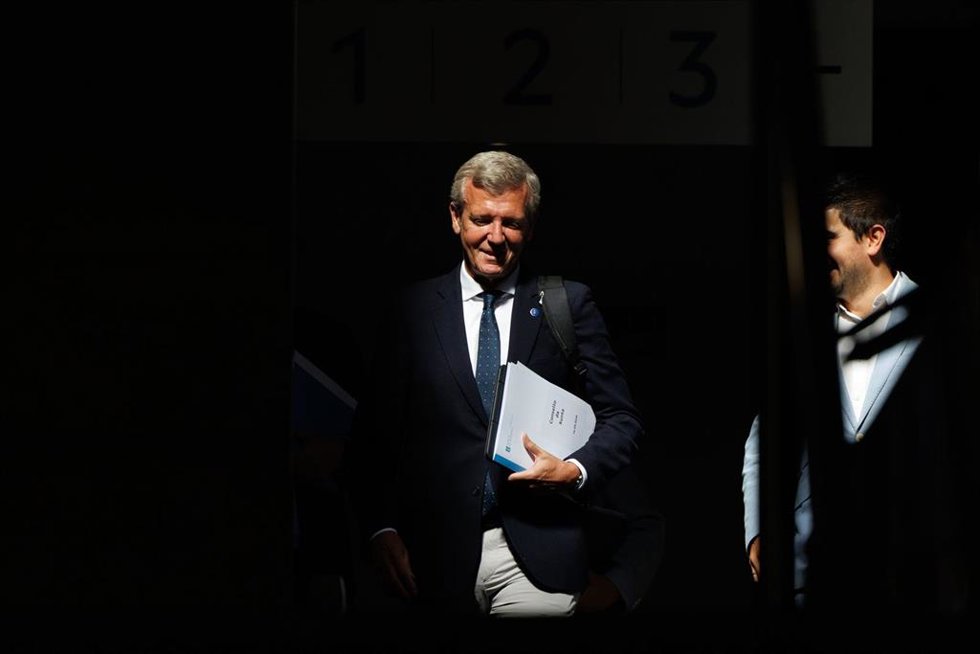 El presidente de la Xunta, Alfonso Rueda, preside la reunión del Consello