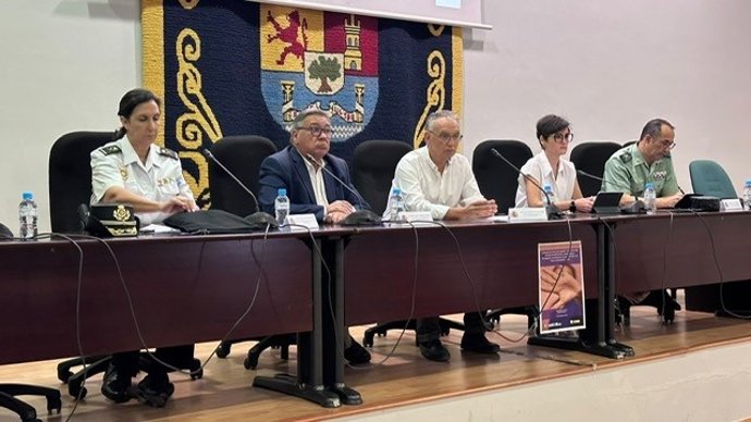Mesa inaugural de la I Jornada sobre trata de mujeres y niñas con fines de explotación sexual.