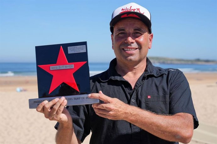 David 'Capi' García en el Paseo de las Estrellas de Surf de Ribamontán al Mar