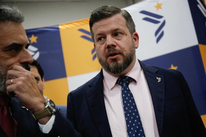 Santiago, 26 de mayo de 2026.  El Presidente del Partido Nacional Libertario, Johannes Kaiser junto su Directiva Nacional y parlamentarios del Partido, ofrecen un punto de prensa con motivo de acusacion constitucional contra el ex ministro Grau.   Diego