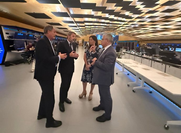 El secretari d'estat de Transports i Mobilitat Sostenible i president d'Enaire, José Antonio Santano, durant la visita 