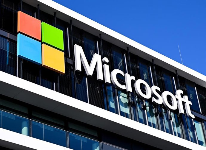 Archivo - FILED - 30 January 2026, Bavaria, Munich: FILE PHOTO - The Microsoft logo can be seen on the Microsoft Germany headquarters building in Munich. Photo: Sven Hoppe/dpa