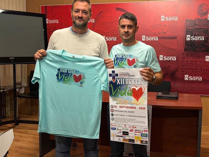 Manuel Salvador (izda) y Eduard Chicote presentan la XII Marcha por la Vida de Soria.