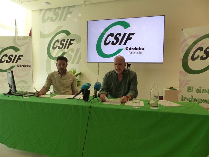El responsable del Sector de Educación de CSIF Córdoba, Antonio Pachón (dcha.), en rueda de prensa.