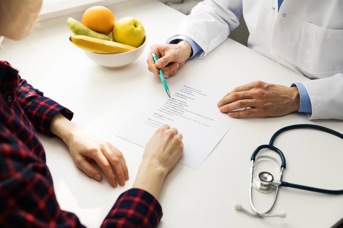 Archivo - Dietistas nutricionistas clínicos sostienen que su incorporación en mayor número al SNS es una necesidad urgente