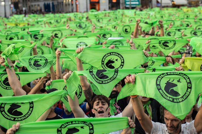 Archivo - Decenas de personas durante la manifestación antitaurina Misión Abolición 2025, a 20 de septiembre de 2025, en Madrid (España). Con esta convocatoria, PACMA busca movilizar a la ciudadanía para presionar a las instituciones por el cese de la tau