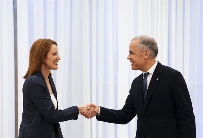 Archivo - Arquivo - 3 de maio de 2026, Yerevan, Armênia: O primeiro-ministro Mark Carney se reúne com a presidente do Parlamento Europeu, Roberta Metsola, em Yerevan, na Armênia, no domingo, 3 de maio de 2026. Carney está na Armênia para participar da 8ª 