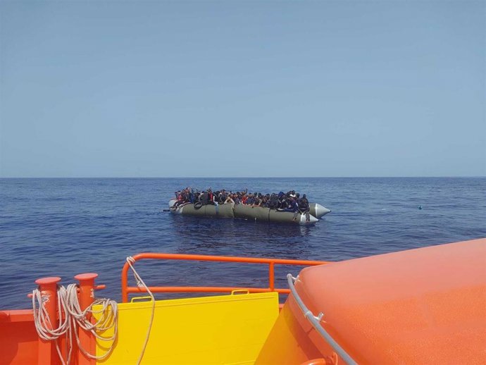Neumática interceptada por Salvamento Marítimo