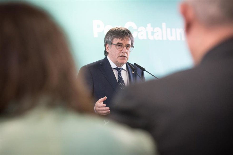 Archivo - El presidente de Junts, Carles Puigdemont, durante una rueda de prensa, en el espacio Les 5 Éléments, a 27 de octubre de 2025, en Perpignan (Francia).
