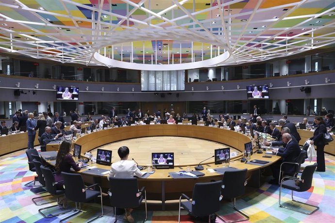Archivo - Los ministros de Exteriores asisten a un Consejo de Asuntos Exteriores (CAE) junto al ministro de Exteriores de Ucrania