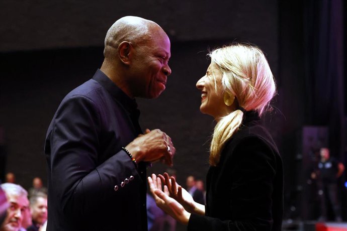 Archivo - El director de la OIT, Gilbert F. Houngbo, y la vicepresidenta segunda del Gobierno y ministra de Trabajo, Yolanda Díaz, durante el 44 Congreso Confederal de UGT, , a 25 de noviembre de 2024, en Barcelona.
