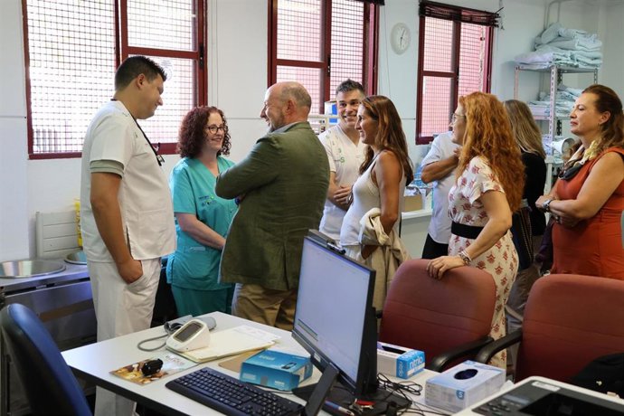 El director gerente del Sescam, Alberto Jara, en el Puesto de Atención a Urgencias Sanitarias (PAUS).