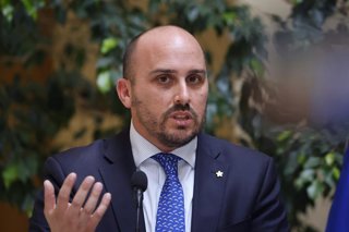 Archivo - Chile.- Longton responsabiliza por recortes a "mala administración de Boric"