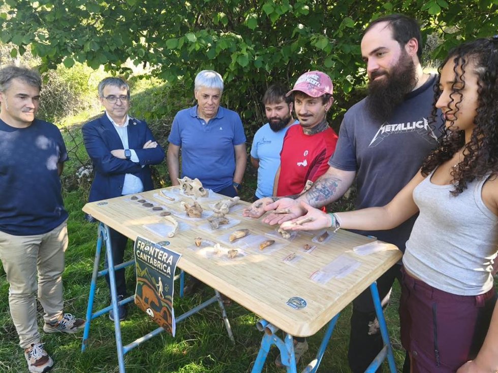 Presentación de los primeros resultados de la segunda campaña del proyecto ‘Frontera Cantábrica,’ que recupera restos de fauna del Cuaternario en cuevas de la provincia de León.