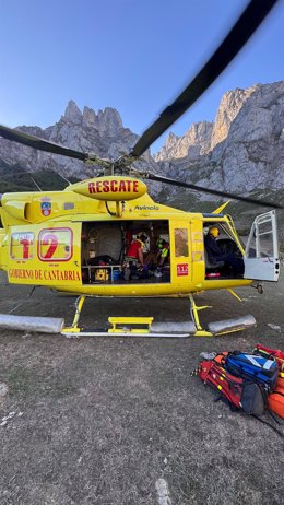 Helicóptero 112 Cantabria en un rescate cerca del refugio de Cabaña Verónica