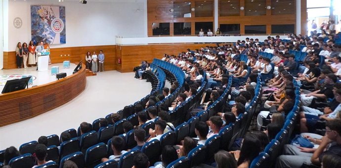 Bienvenida a los alumnos de nuevo ingreso del curso 2026/2027 de la Universidad de Huelva.
