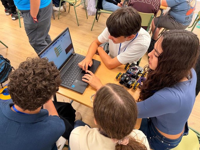 Archivo - Estudiantes en Las Palmas de Gran Canaria