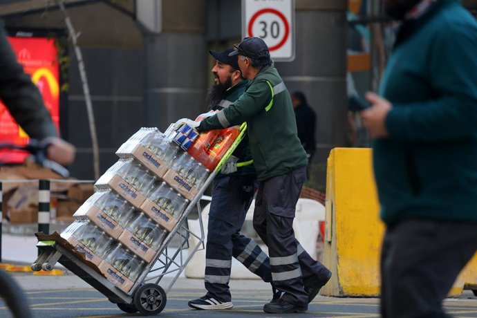 Santiago, 30 de junio 2026. Aumento del desempleo durante el trimestre Marzo-Mayo, alcanzando un 9,4%, la cifra mas alta en cinco años. Jonnathan Oyarzun/Aton Chile