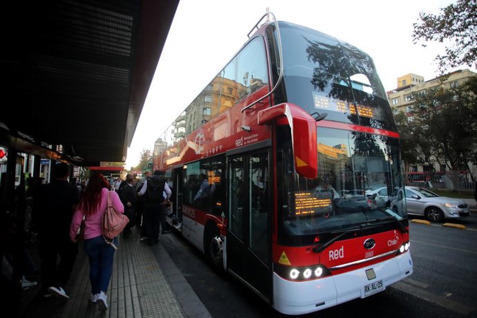 Santiago, 29 de Abril de 2026. Ministro de Transporte confirma que no se compraran mas buses red de dos pisos tras dificultados operacionales. Jonnathan Oyarzun/Aton Chile