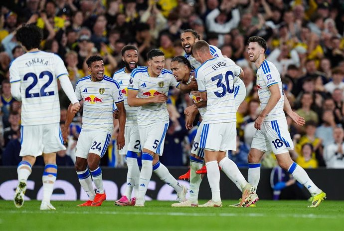 Noah Okafor celebra un gol en el Leeds United-Newcastle United en Elland Road