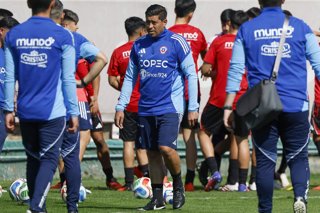 Futbol, entrenamiento de la seleccion chilena. Los jugadores de la seleccion chilena son fotografiados durante su practica en el complejo deportivo Juan Pinto Duran como parte de su preparacion para los proximos partidos amistosos contra Canada, Estados