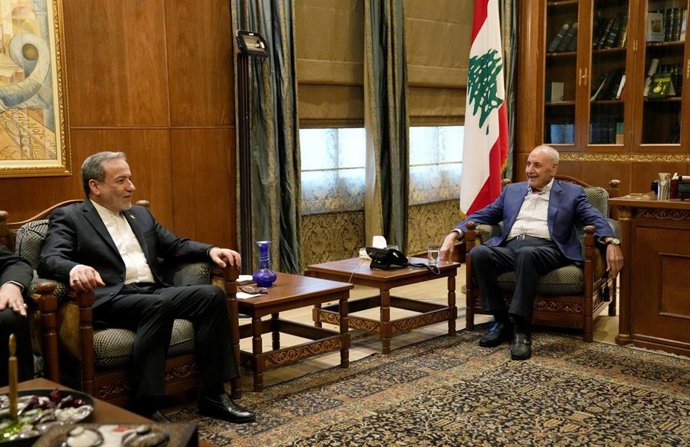 Archivo - Arquivo - 9 de janeiro de 2026, Beirute, Líbano: O presidente do Parlamento do Líbano, NABIH BERRI (à direita), se reúne com o ministro das Relações Exteriores do Irã, ABBAS ARAGHCHI, em Beirute.