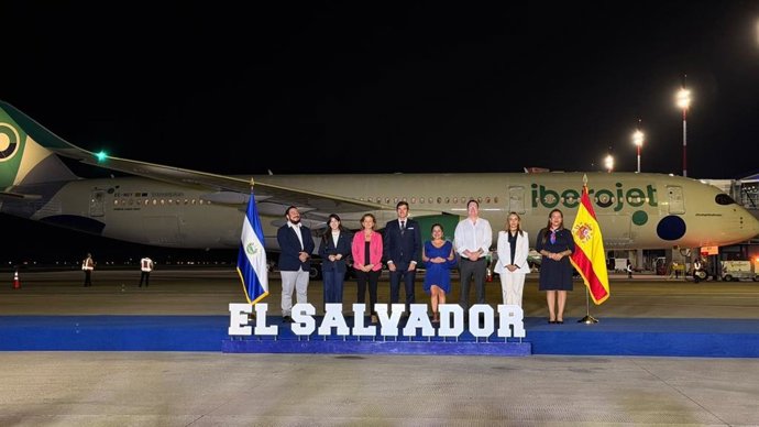 Iberojet ya conecta Madrid y Barcelona con El Salvador sin escalas.