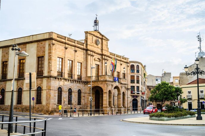 Archivo - Fachada del Ayuntamiento de Linares (Jaén).